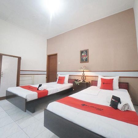 Reddoorz Near Balai Kota Malang Hotel Exterior photo