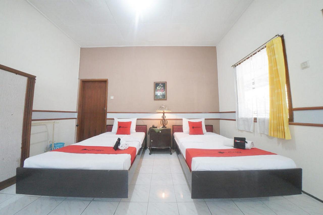 Reddoorz Near Balai Kota Malang Hotel Exterior photo