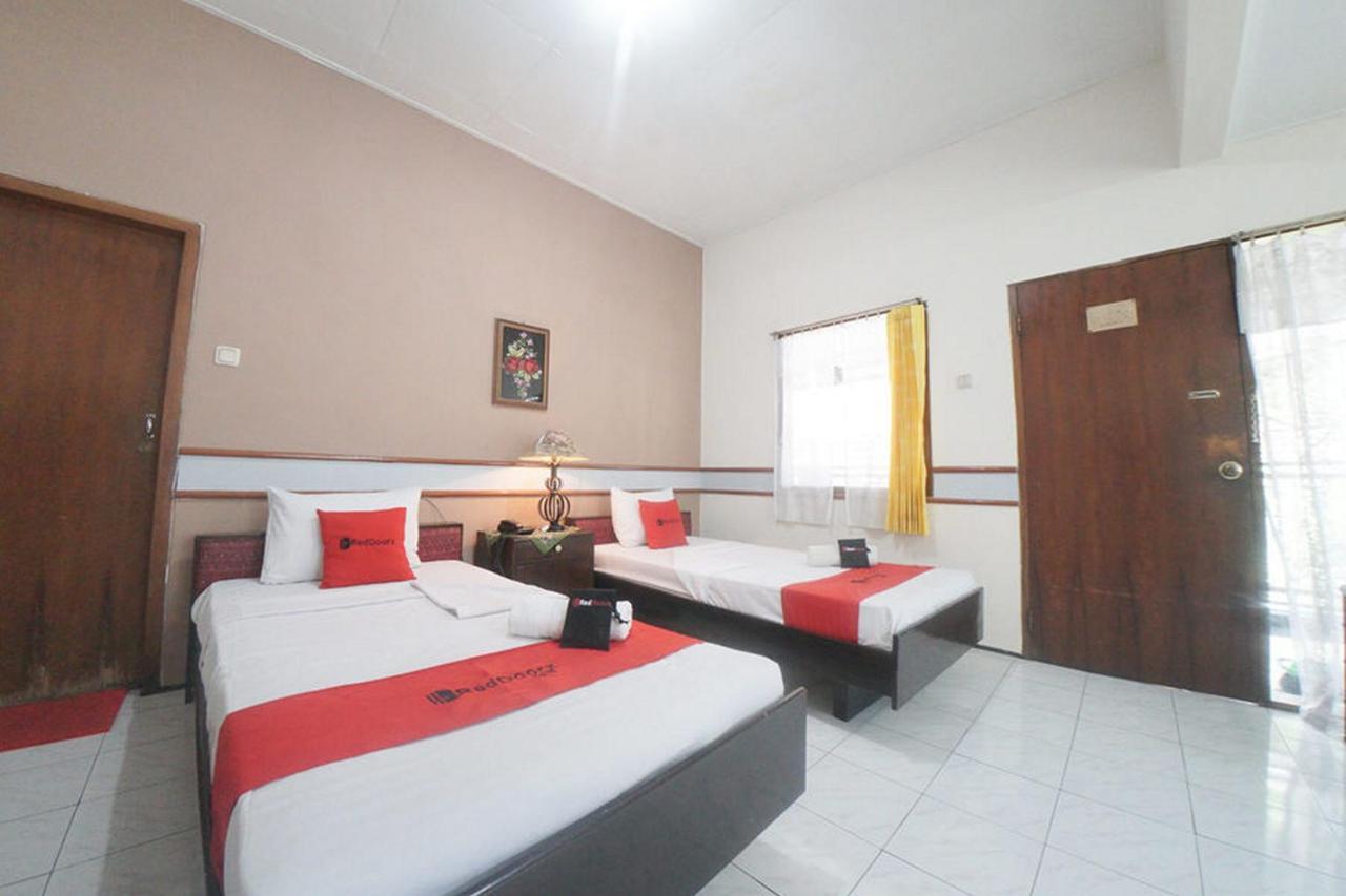 Reddoorz Near Balai Kota Malang Hotel Exterior photo