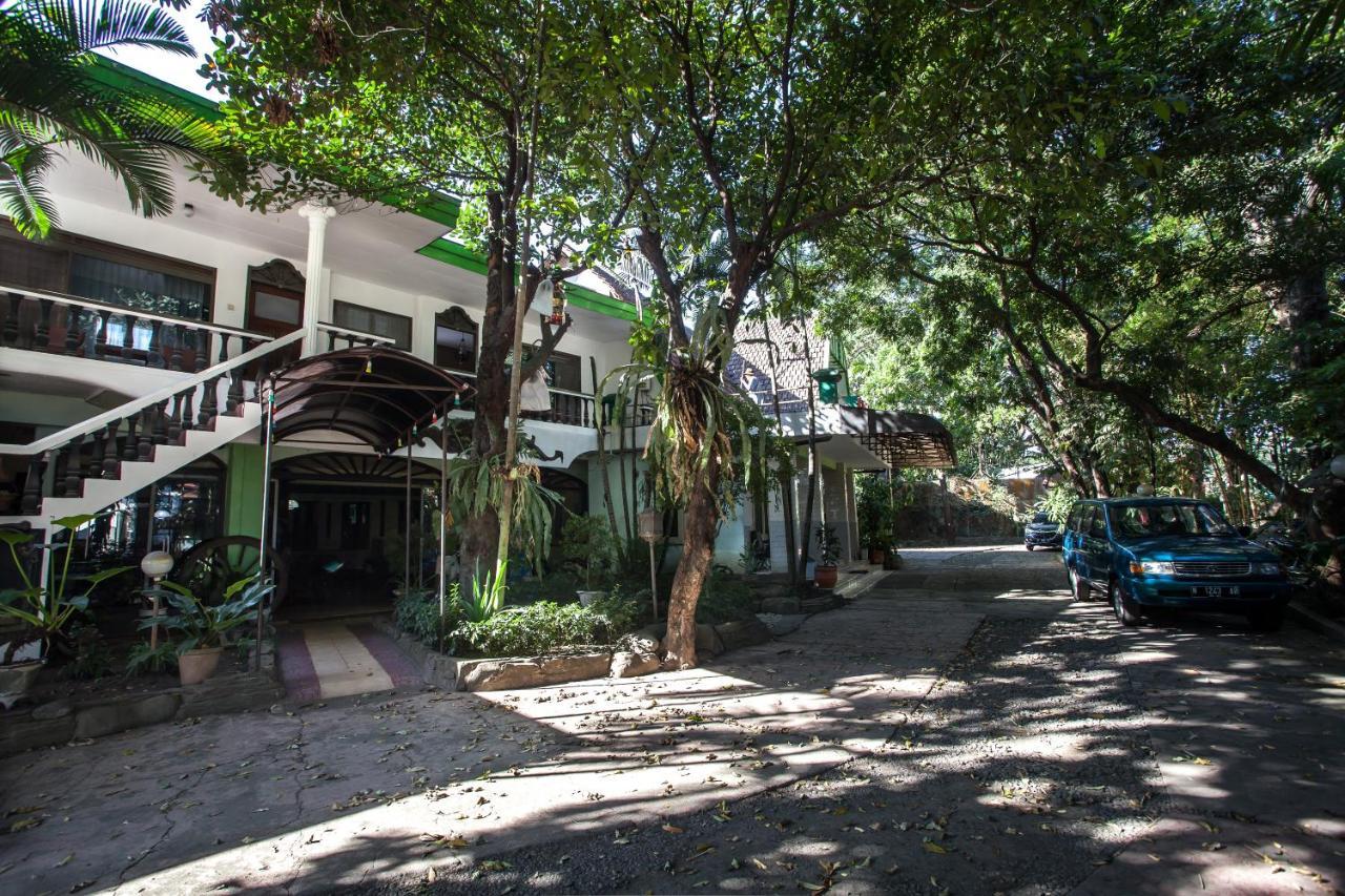Reddoorz Near Balai Kota Malang Hotel Exterior photo