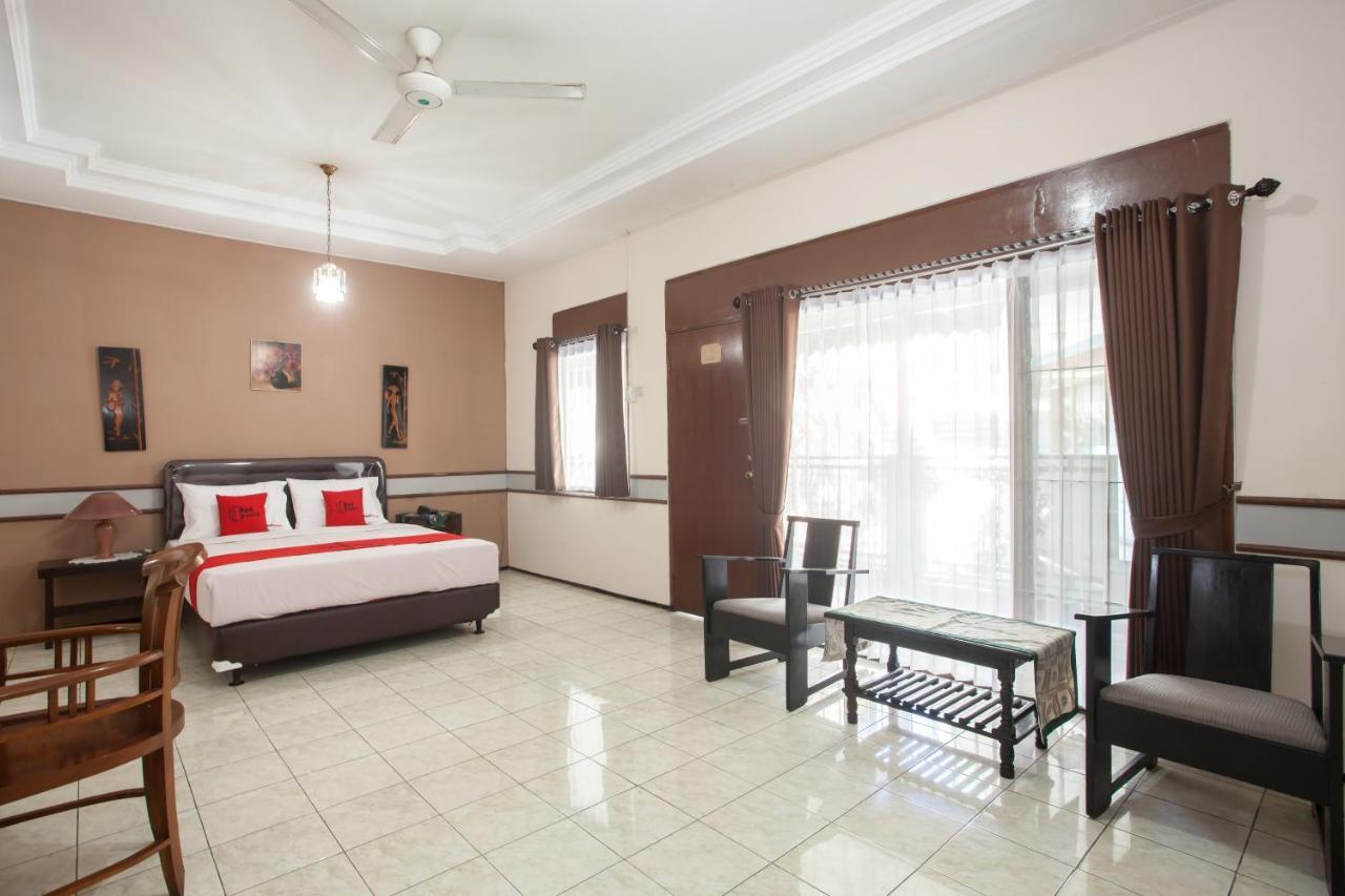 Reddoorz Near Balai Kota Malang Hotel Exterior photo
