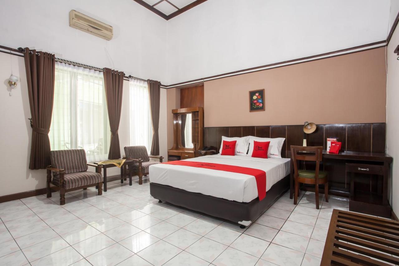 Reddoorz Near Balai Kota Malang Hotel Exterior photo
